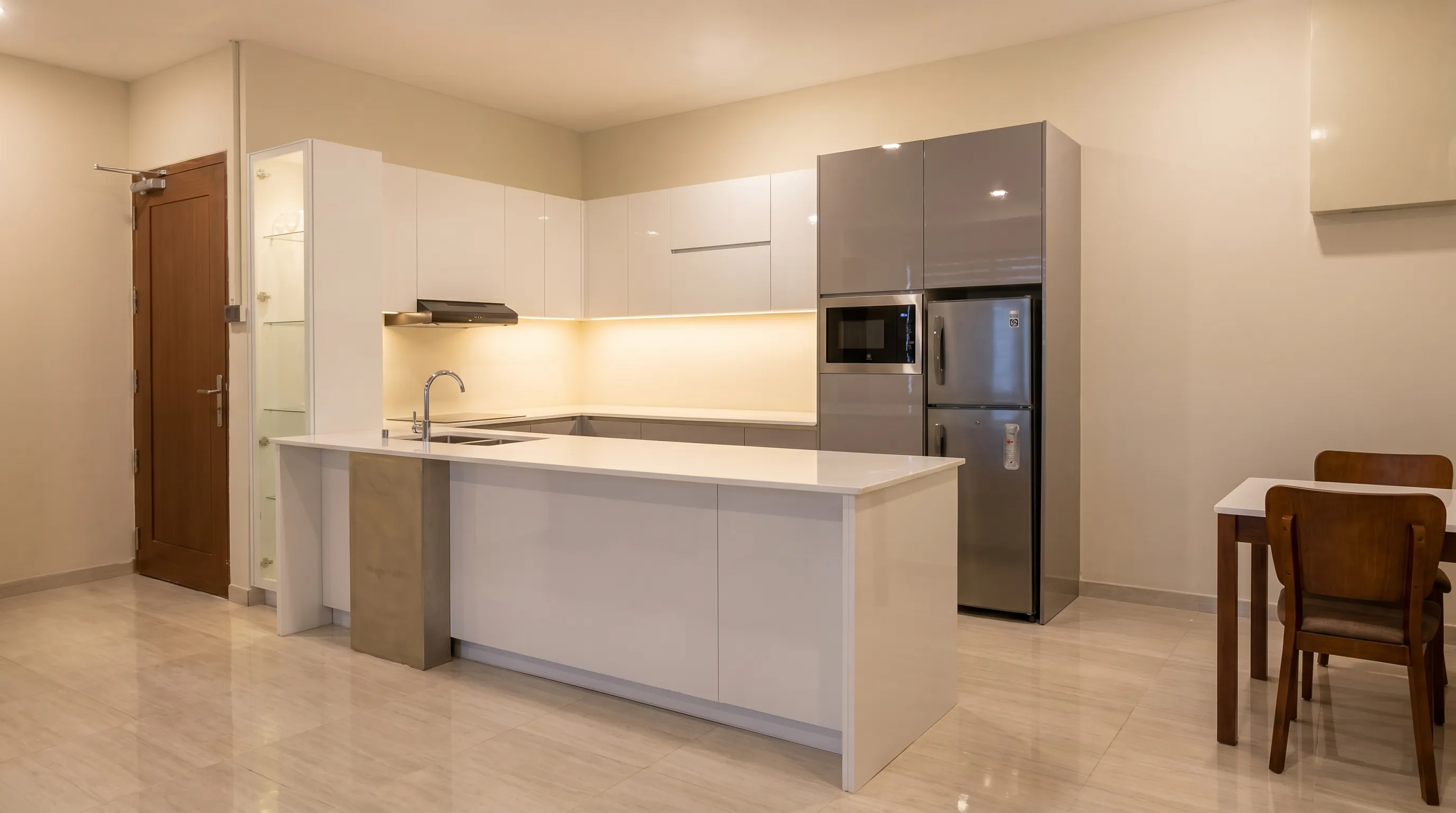 Turnkey delivered interior, bright open-plan kitchen